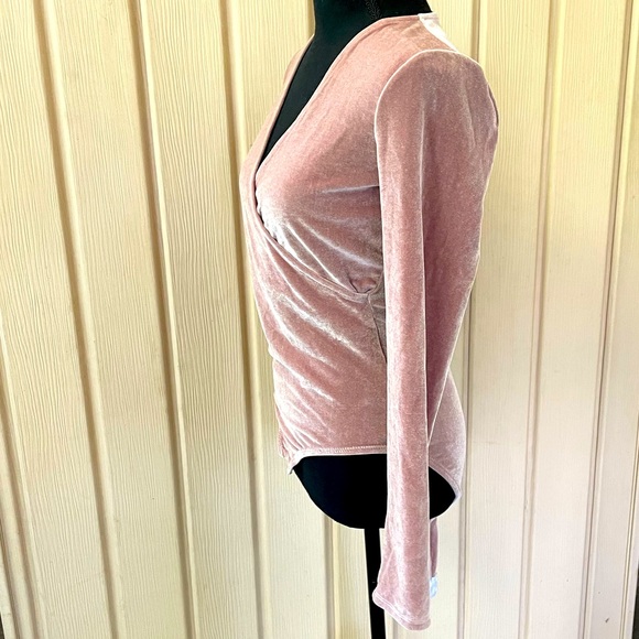 Madewell • Velvet Faux Wrap Bodysuit In Blush Pink Peach long Sleeve V-neck Snap - Picture 6 of 15